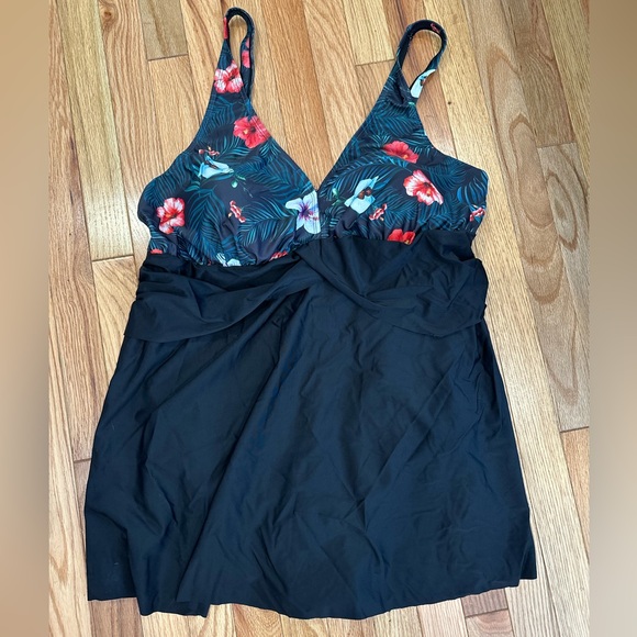 Pretty black & floral Swim dress Swimsuit sz 20W~Nwt’s - Picture 2 of 7